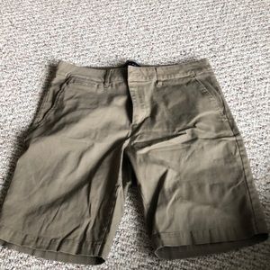 Men’s shorts-dark shade of khaki